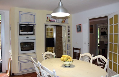 Bagnols-sur-Ceze House | Elegant Retreat for Holidays Between Avignon and Uzes