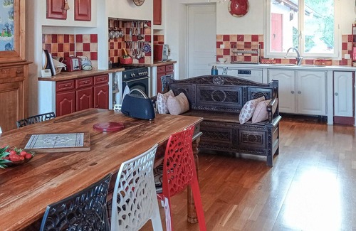 La Bastide-Clairence House | 3 Bedroom Retreat in La Bastide-Clairence with Spa & Breakfast