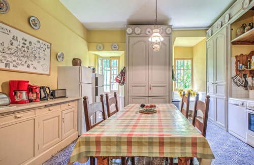 Saint-Martin-des-Combes House | Spacious 6-Bedroom Retreat in St Martin des Combes