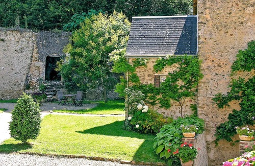 Conflans-sur-Anille House | Experience Historic Relaxation with Spa and Ocean Views
