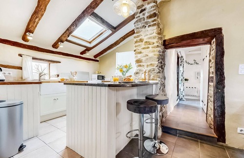 Exideuil House | Relaxing Getaway with Spa and Lake View Wellness Retreat