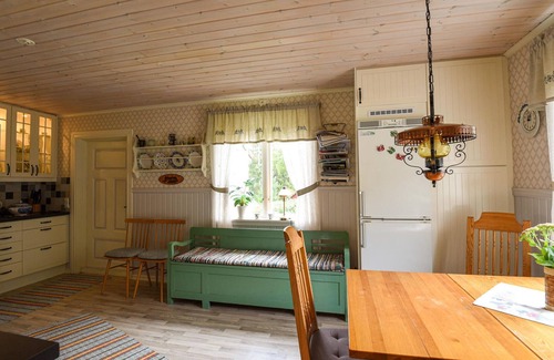 Arjang House | Inviting 2 Bedroom Getaway with Lake View in Årjäng