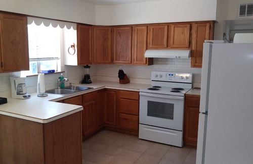 Carlsbad House | Ideal Family Retreat with Spa, Breakfast & Hot Tub