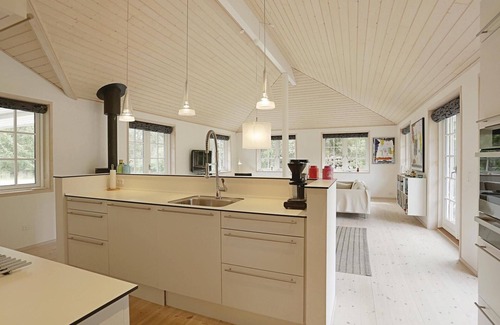 Sømarken House | Comfortable 3-Bedroom Oceanfront Stay in Aakirkeby