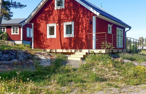 Osteraker House | Inviting 3 Bedroom Accommodation with Oceanfront Views
