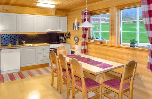 Akra House | Tranquil Stay at Åkrafjord: Lake View & Spa Amenities