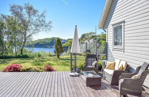 Tysvaer House | Idyllic Cottage with Ocean Views in Gismarvik, Tysvær