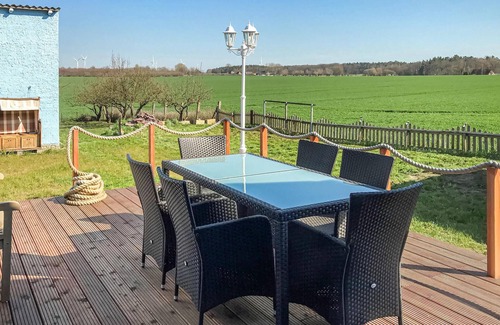 Alt Bukow House | Pet-Friendly 3 Bedroom Retreat with Lake Views in Alt Bukow