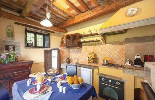 Apecchio House | Spacious 5 Bedroom Getaway in Apecchio with Pool & Spa