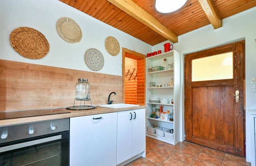 Pokupsko House | Cozy 1 Bedroom Escape in Augustanovec with Spa Amenities