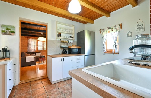 Pokupsko House | Cozy 1 Bedroom Escape in Augustanovec with Spa Amenities