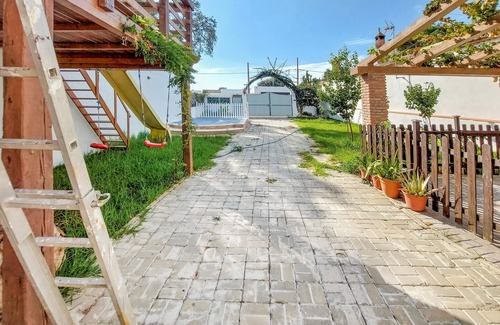 Brena y Marismas de Barbate Natural Park House | Inviting 2-Bedroom Retreat with Ocean View in Barbate