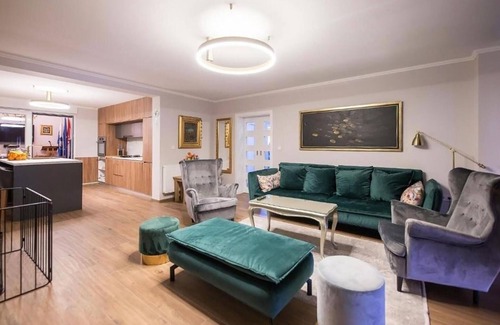 Bizovac House | Relaxing Family Getaway with Hot Tub and Lake View