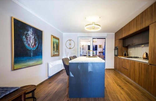 Bizovac House | Relaxing Family Getaway with Hot Tub and Lake View
