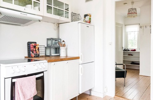 Bodafors House | Cozy Cottage in Norra Sandsjö with Lake View & Spa