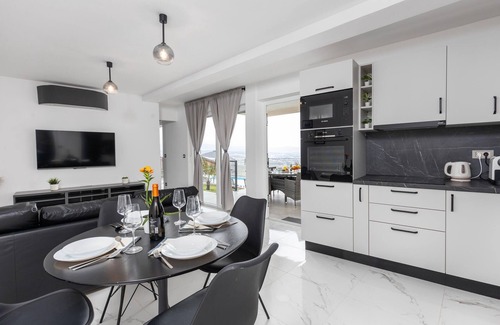 Bregi House | Cozy 1 Bedroom Retreat with Ocean Views in Bregi