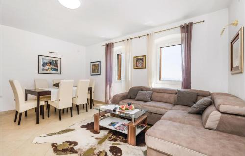 Bregi House | Beautiful Home in Bregi with WiFi and Pool Access