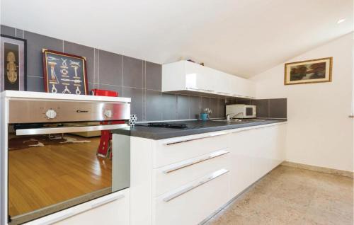 Bregi House | Beautiful Home in Bregi with WiFi and Pool Access