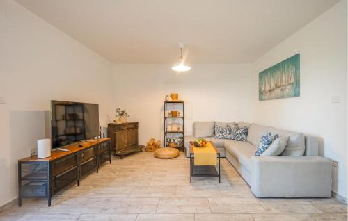 Brsec House | Cozy Retreat in Brsec with Free Wifi & Pet Friendly