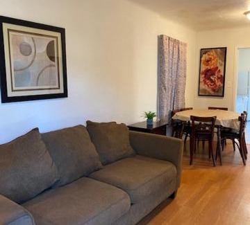 Burbank House | Comfortable Home in Burbank with Family-Friendly Amenities