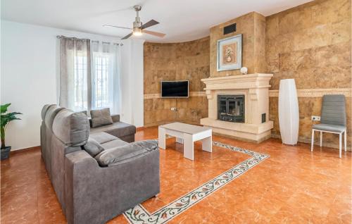 La Carlota House | Inviting Home in Córdoba with Pool & High-Speed Wifi