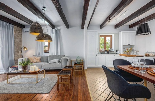 Cabrunici House | Spacious 4-Bedroom Retreat with Pool in Cabrunici