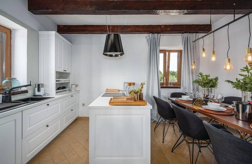 Cabrunici House | Spacious 4-Bedroom Retreat with Pool in Cabrunici