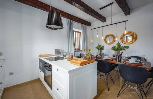 Cabrunici House | Spacious 4-Bedroom Retreat with Pool in Cabrunici