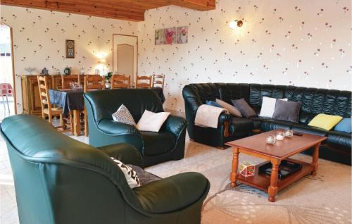 Canchy House | Cozy Home in Canchy with Kitchen - Child Friendly Stay
