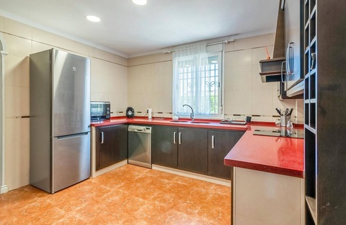 La Carlota House | Inviting Property with Cozy Units and Expansive Green Spaces