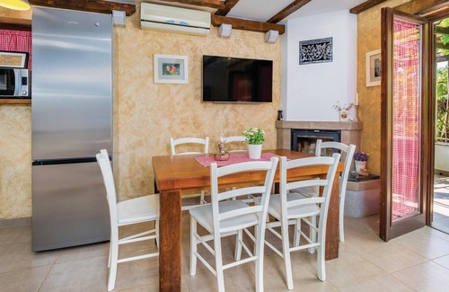 Porozina House | Tranquil Cottage Retreat: Embrace Nature and Relaxation