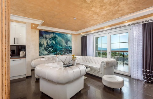 Crikvenica House | Enjoy a Dream Vacation in Exclusive Home with Pool & Spa