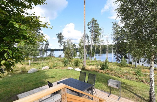 Dals Langed House | Scenic Cottage with Lake Views in Sandvikeudden