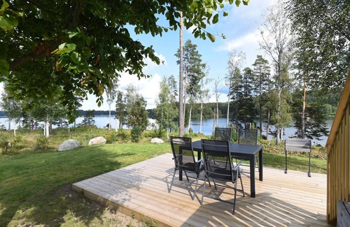 Dals Langed House | Scenic Cottage with Lake Views in Sandvikeudden