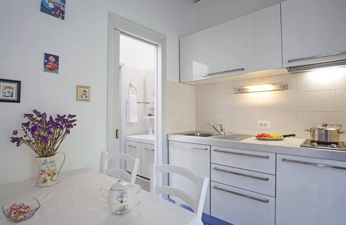 Pile House | Delightful Oceanfront Holiday Home with Spa and Breakfast