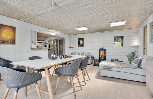 Femmøller House | Nature Retreat: Pet-Friendly Home with Oceanfront Pool