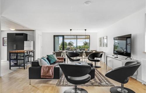 Lyngsbæk Strand House | Family-Friendly Home in Ebeltoft with Wifi Access