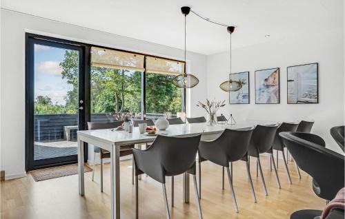Lyngsbæk Strand House | Family-Friendly Home in Ebeltoft with Wifi Access