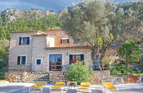 Estellencs House | Family-Friendly 3 Bedroom Retreat in Estellencs with Pool