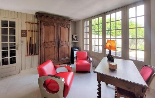 Etigny House | Inviting Home in Étigny with Pool and Free WiFi