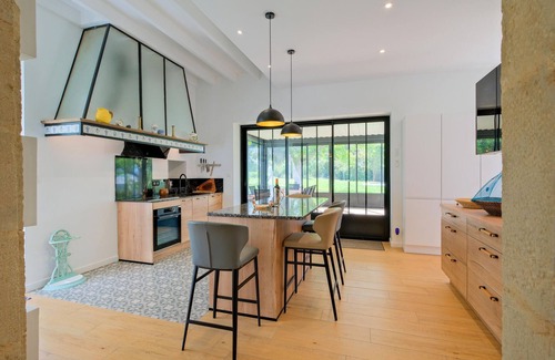 Gans House | Relax in a Modern Country House with Pool & Spa