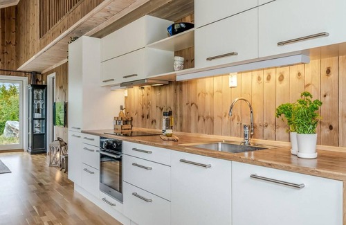 Gol Municipality House | Modern Cottage Retreat Near the River with Lake Views