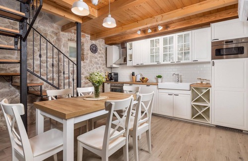 Vinodolska opcina House | Villa Mavric: Your Dream Vacation Awaits with Pool & Spa