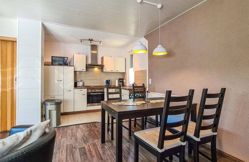 Dankerode House | Discover Your Ideal Vacation Home with Lake Views & Spa