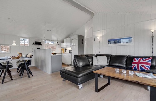 Diernæs House | Relaxing Retreat at Sønderballe Beach with Ocean Views