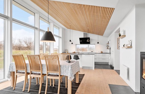 Kelstrup House | Relaxing Family Getaway Steps from the Beach with Ocean Views