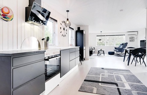 Henne Strand House | Charming Cottage with Ocean View & Spa, Rated 9/10