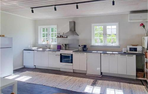 Hishult House | Comfortable Retreat in Hishult with Free Wifi & Pet Friendly