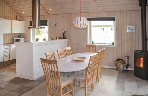Hovborg House | Comfortable 3 Bedroom Retreat in Hovborg with Spa & Breakfast