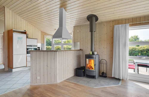 Hovborg House | Serene Family Retreat with Lake View and Spa Amenities